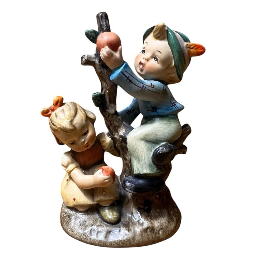 Vintage Napco figurine "Apple Tree Romance" SH1G Boy & Girl In Tree